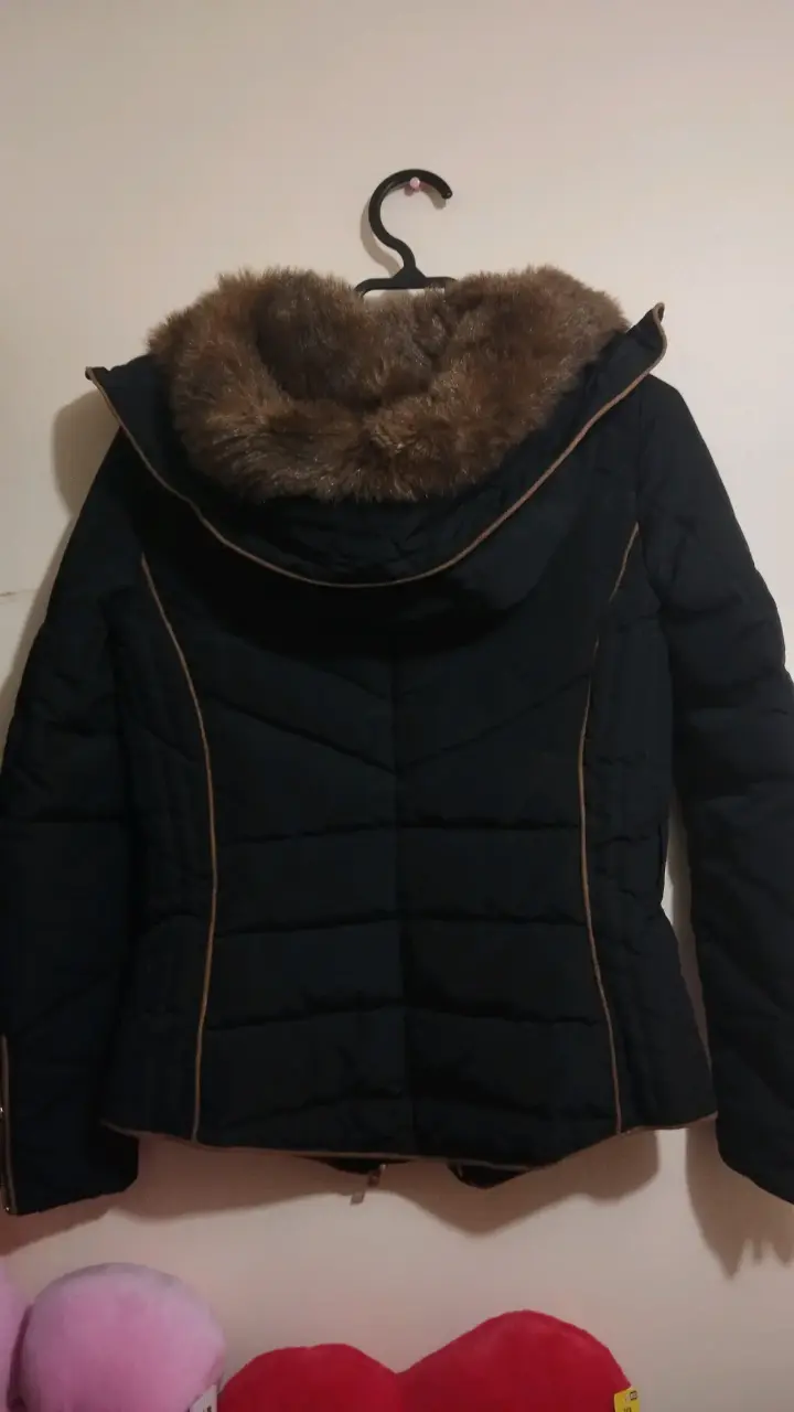 Chaqueta negra con capucha Zara - 2