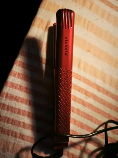 Plancha de pelo roja Pichara - miniatura 1