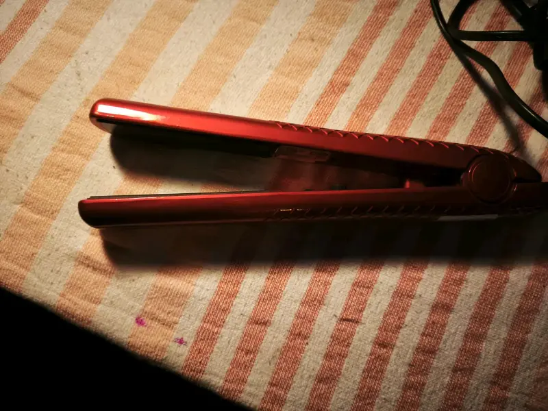 Plancha de pelo roja Pichara - 2