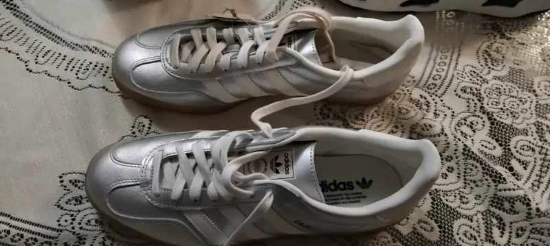 Zapatillas Adidas Gazelle talla 41 sin caja - 1