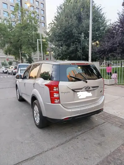 SUV Mahindra XUV500 2019 - miniatura 1