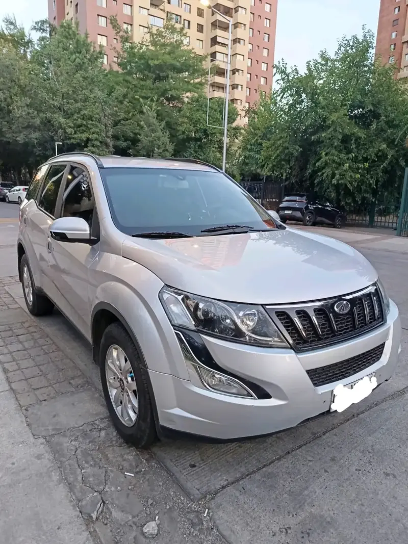 SUV Mahindra XUV500 2019 - 2
