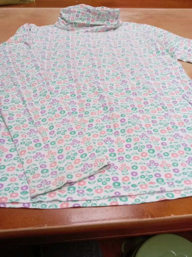 Polera cuello alto floral - 1