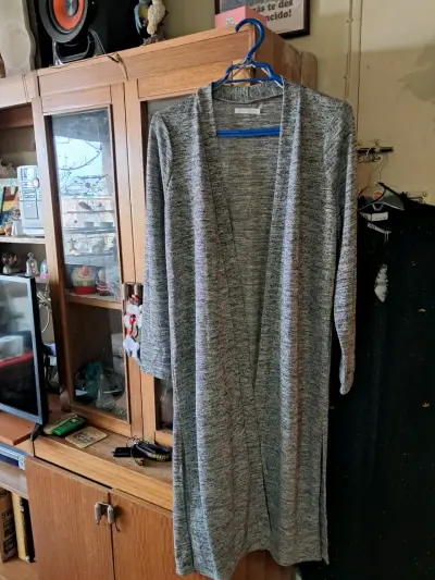 Hermoso Tapado/Cardigan Gris - miniatura 2