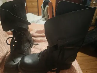Botas negras de cuero - miniatura 2