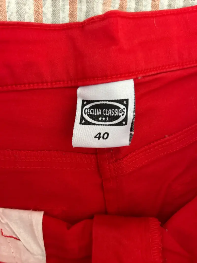 Pantalones rojos vibrantes - 2