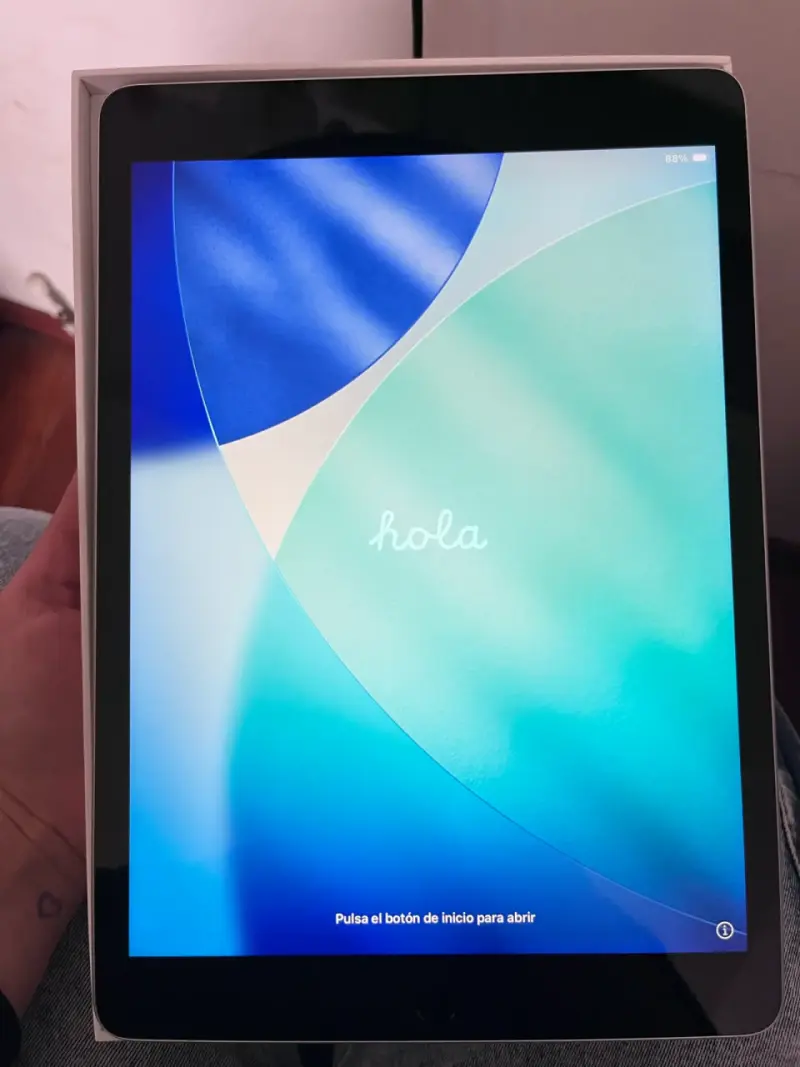 Tablet Apple 9 generación  en caja con accesorios - 4