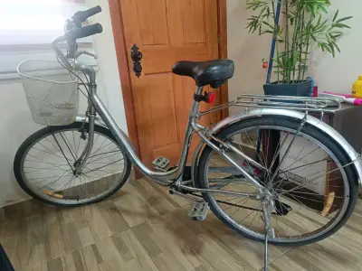 Bicicleta aluminio urbana gris con canasto - miniatura 3