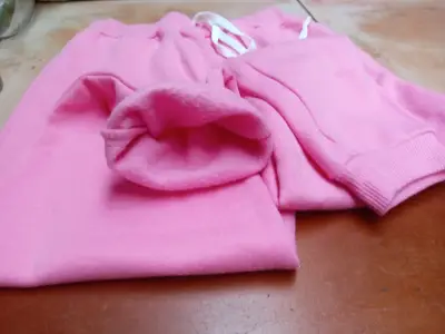Pantalones rosados con diseño 'Love' - miniatura 4