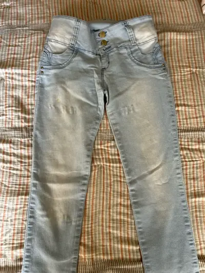 Jeans de mezclilla celeste claro - miniatura 3