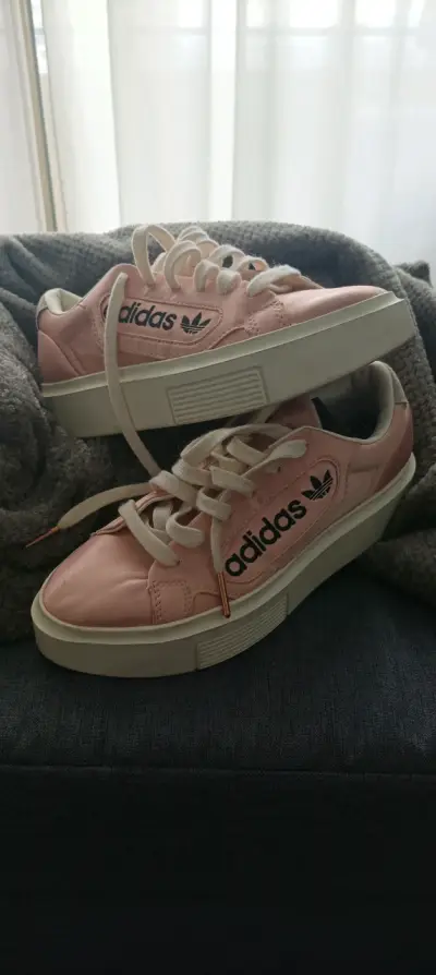 Zapatillas Adidas rosadas - miniatura 1