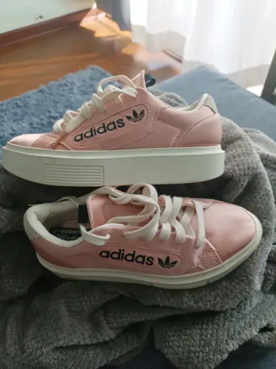Zapatillas Adidas rosadas - miniatura 2