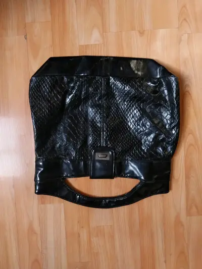 Mochila negra con tachas - miniatura 4