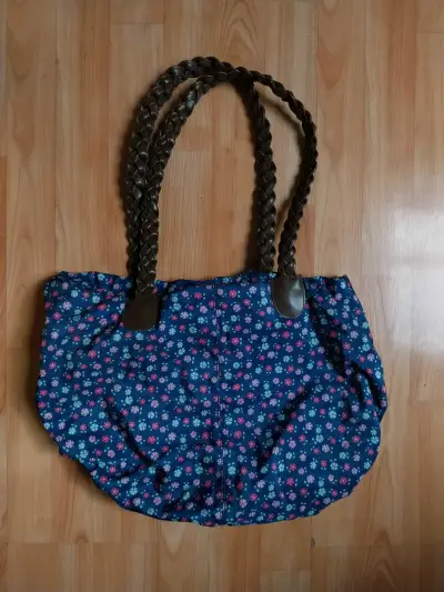 Mochila negra con tachas - miniatura 6