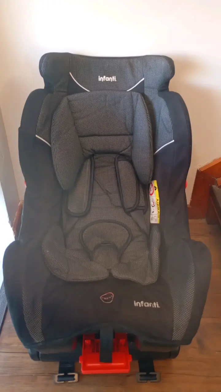 Silla de auto Infanti negra - 1