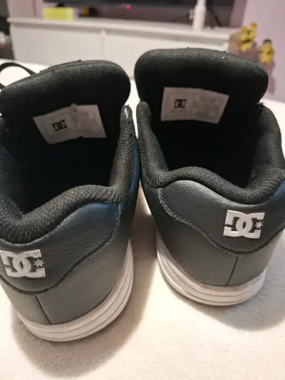 Zapatillas DC en buen estado talla 40 - miniatura 2