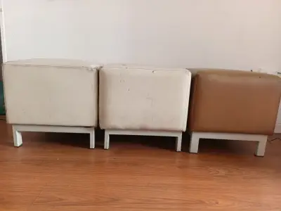 Puff cuadrados de cuero sintético - miniatura 1