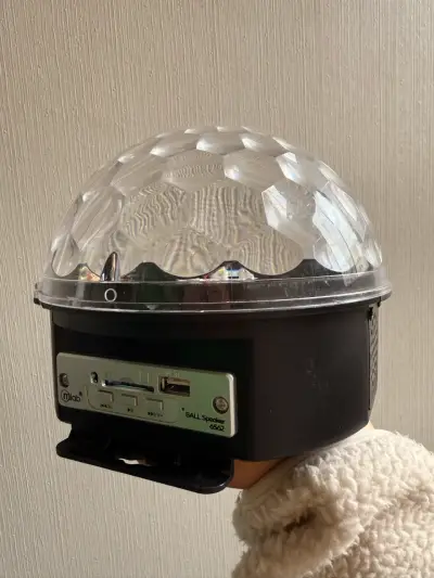Luz de fiesta con altavoz - miniatura 2