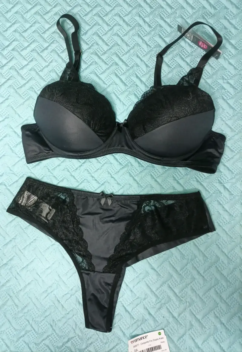 Conjunto de lencería negro elegante
