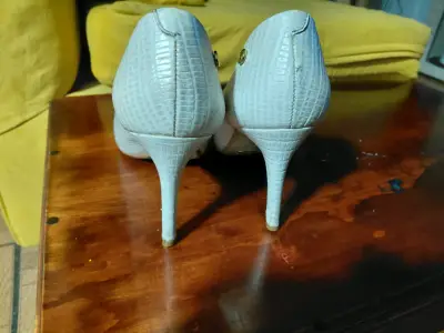 Zapatos de tacón blanco texturizados - miniatura 2