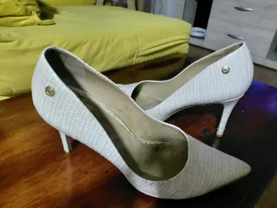 Zapatos de tacón blanco texturizados - miniatura 3