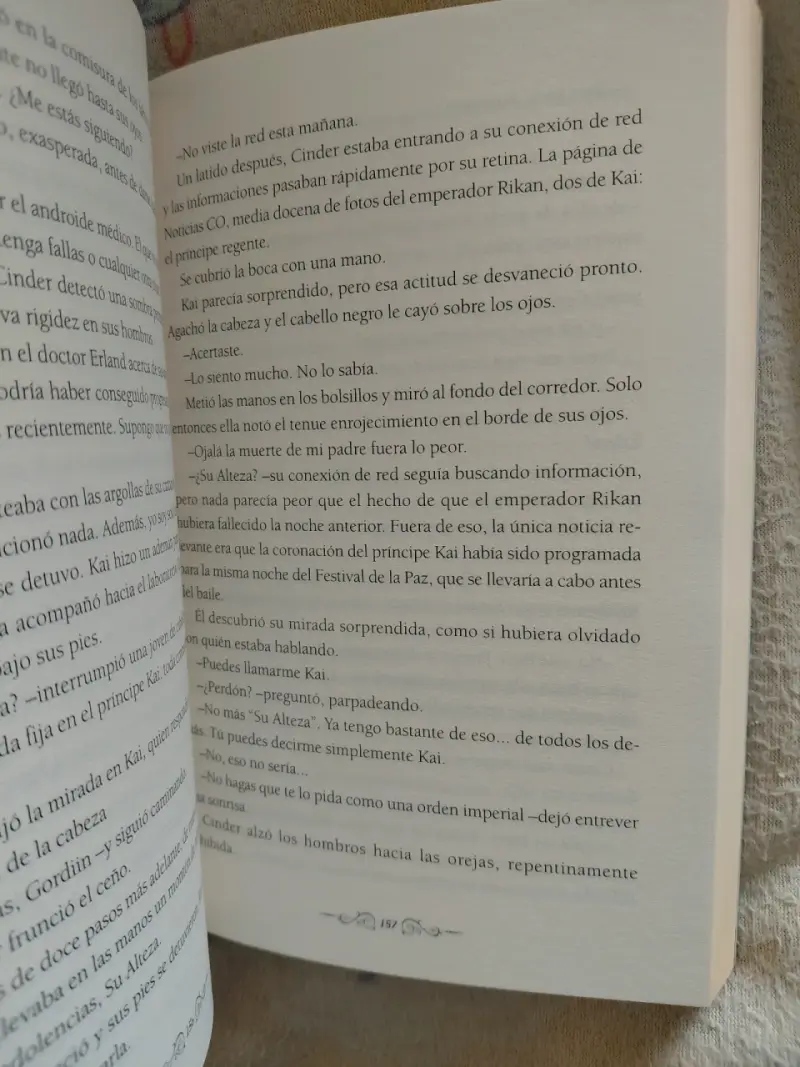 Libro 'Cinder' Marissa Meyer - 2