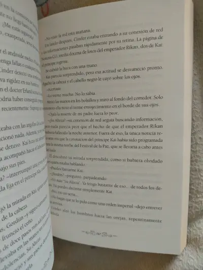 Libro 'Cinder' Marissa Meyer - miniatura 2