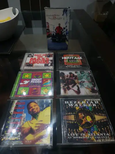 Colección de CDs y DVDs musicales variados - miniatura 1