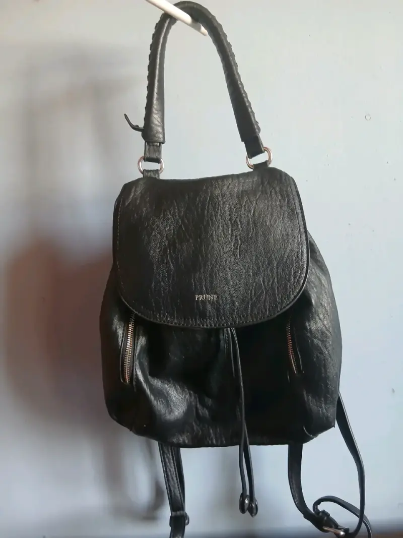 Bolso rojo con correa ajustable - 5