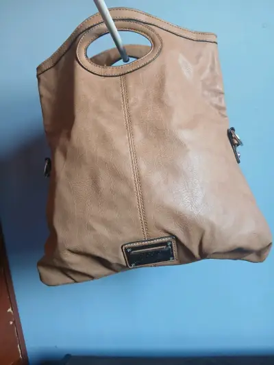 Bolso rojo con correa ajustable - miniatura 6
