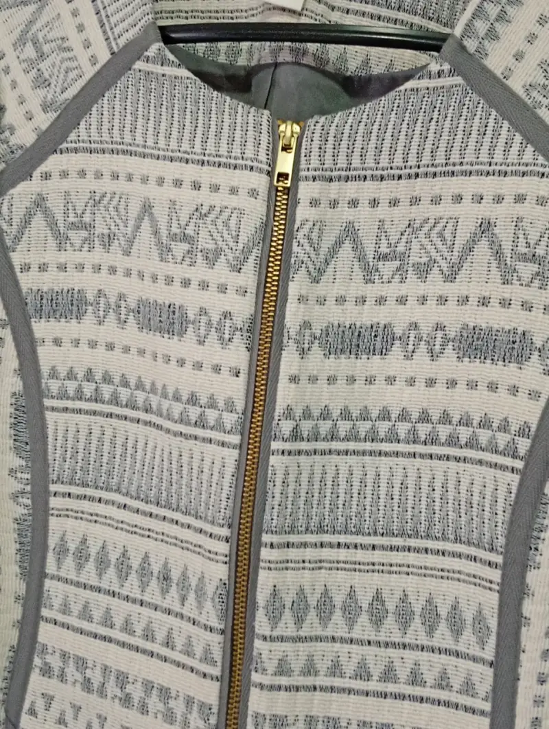 Chaqueta estampada blanco y gris - 2