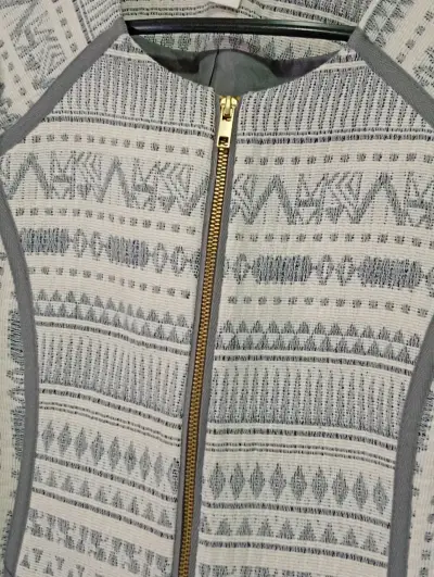 Chaqueta estampada blanco y gris - miniatura 2