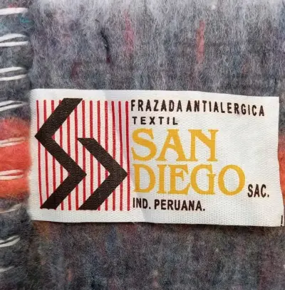 FRAZADA PLAZA Y MEDIA NUEVA - miniatura 5