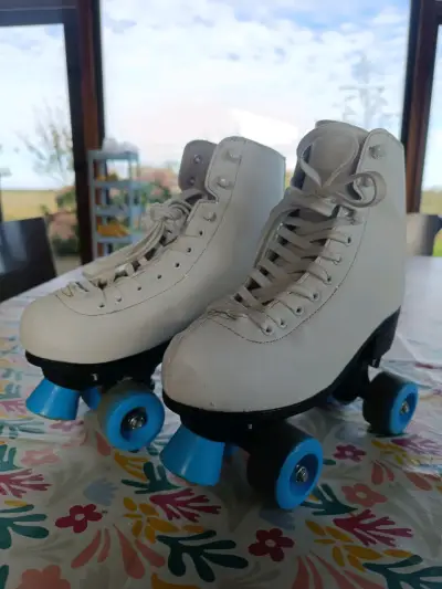 Patines de 4 ruedas blancos - miniatura 1