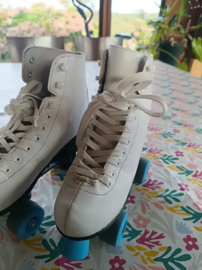 Patines de 4 ruedas blancos - miniatura 3