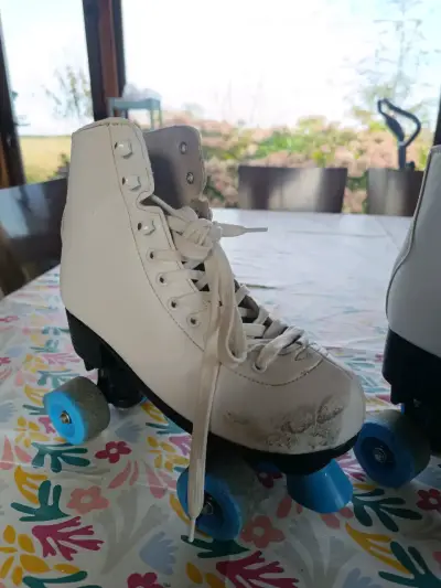 Patines de 4 ruedas blancos - miniatura 5
