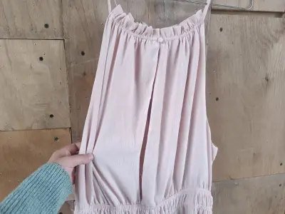 Vestido rosa claro sin mangas - miniatura 5