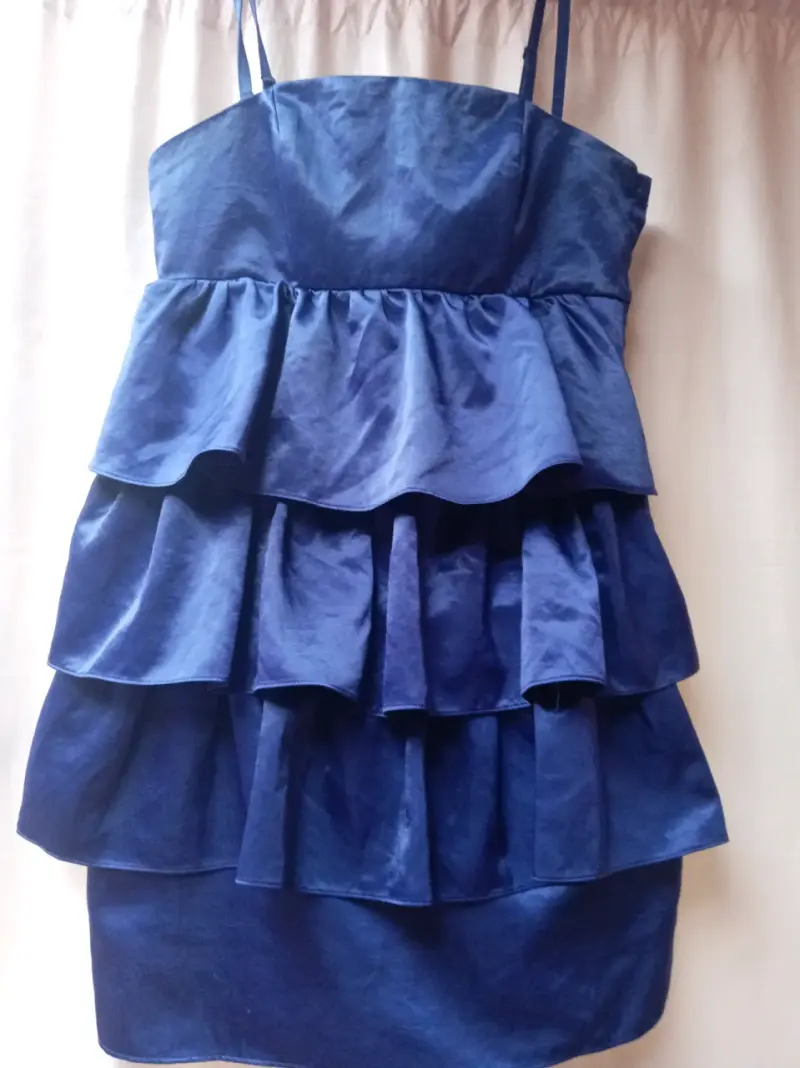 Vestido azul con volantes - 1