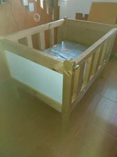 Cuna de madera en excelente estado - miniatura 2