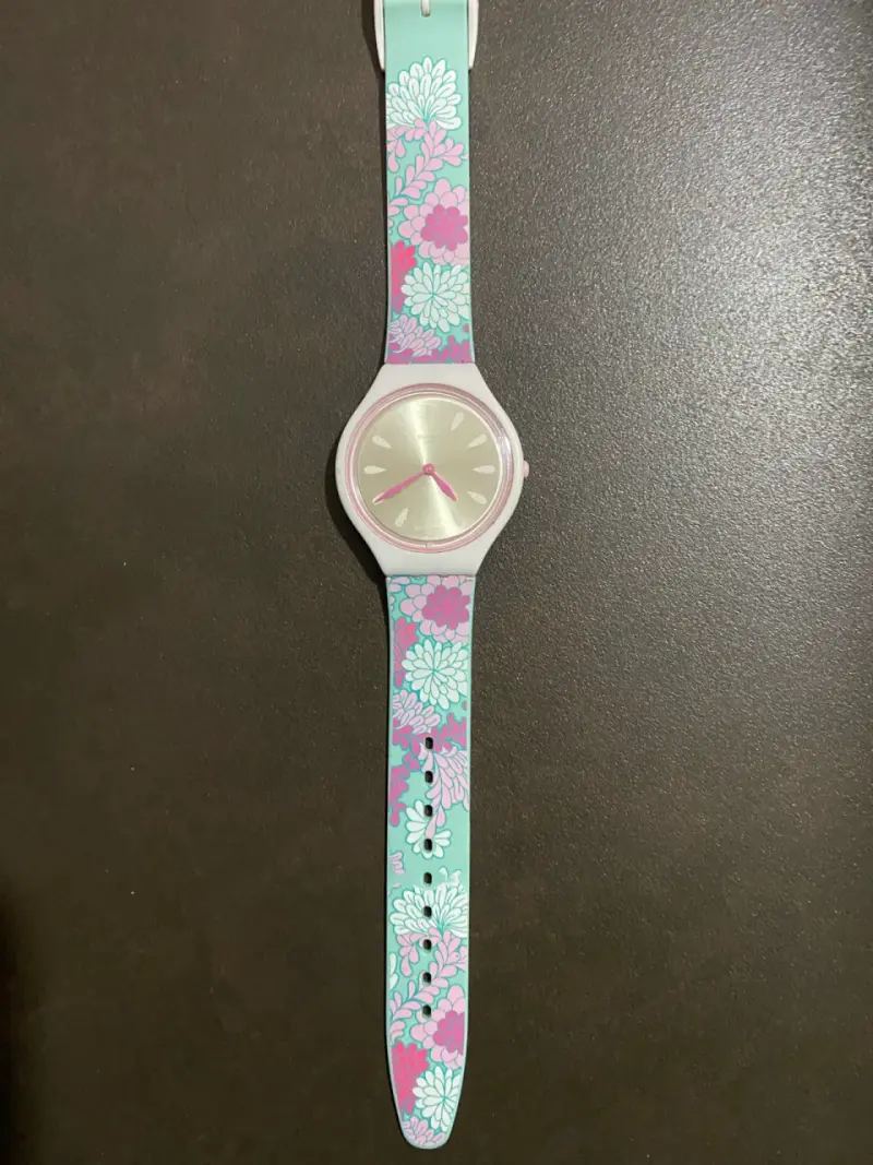 Se trata de un reloj marca Swatch, - 2
