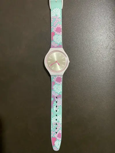 Se trata de un reloj  marca Swatch, - miniatura 2