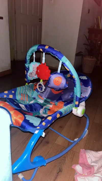 Silla mecedora para bebé - miniatura 2