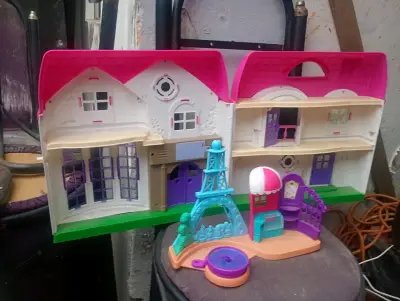 Casa de muñecas de juguete - miniatura 2