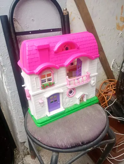 Casa de muñecas de juguete - miniatura 3