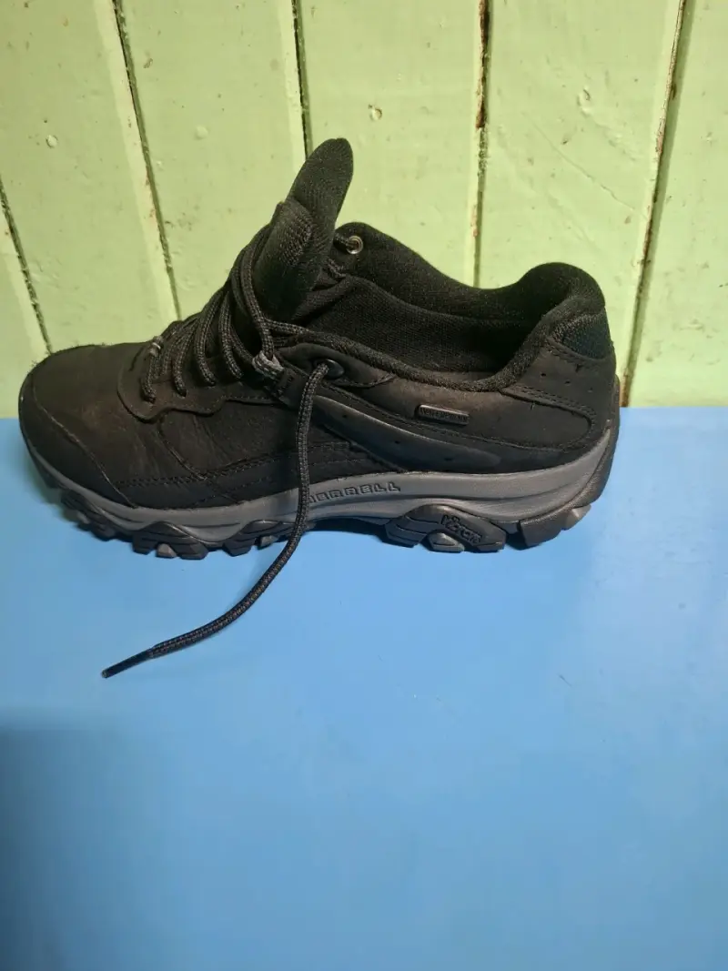 Zapatillas outdoor negras y café merrel - 1