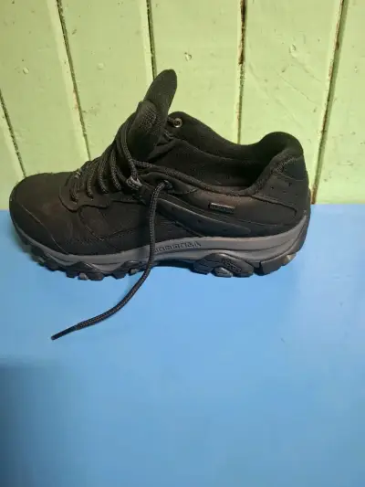 Zapatillas outdoor negras y café merrel - miniatura 1