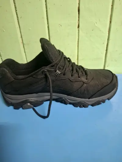 Zapatillas outdoor negras y café merrel - miniatura 2
