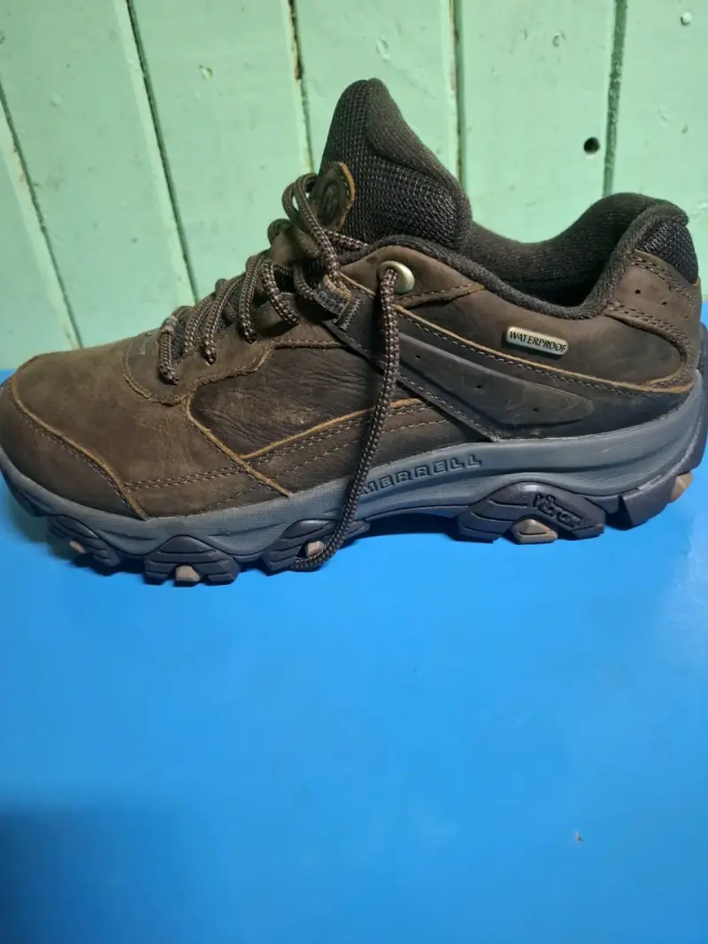 Zapatillas outdoor negras y café merrel - 4