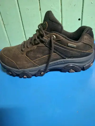 Zapatillas outdoor negras y café merrel - miniatura 4