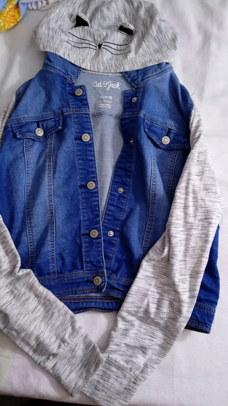 Chaqueta mezclilla con capucha